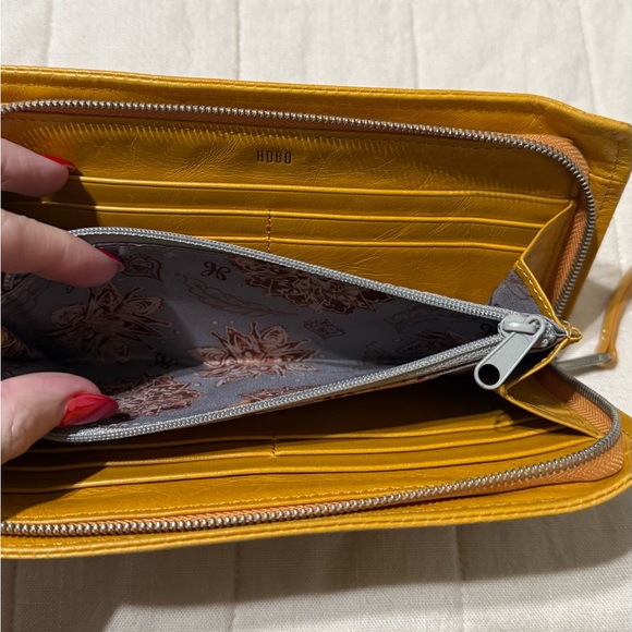 Mustard Yellow Leather Wallet HOBO - Picture 4 of 4